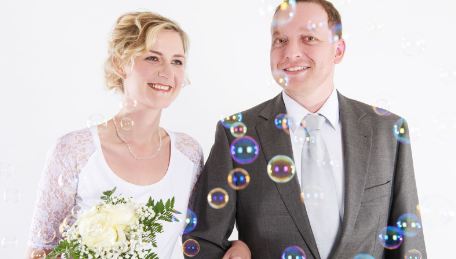 svatební foto s bublinami